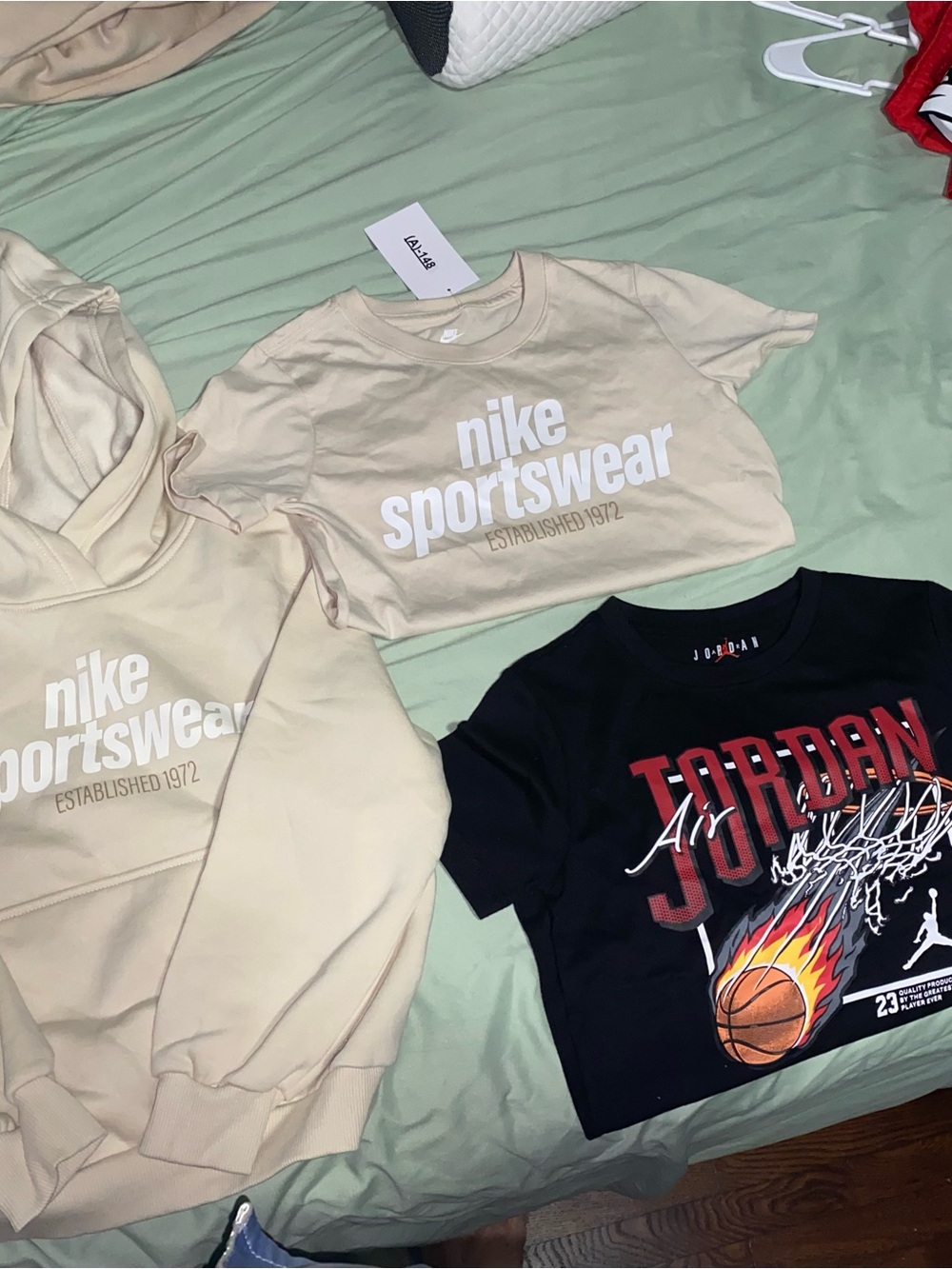 Youth Small 8-10 Nike/Jordan Bundle Beige Sportswear Logo Kids T-Shirt